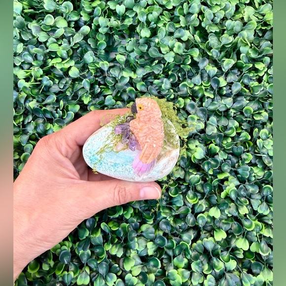 Parrot carving on Blue Caribbean Calcite - Picture 3 of 8